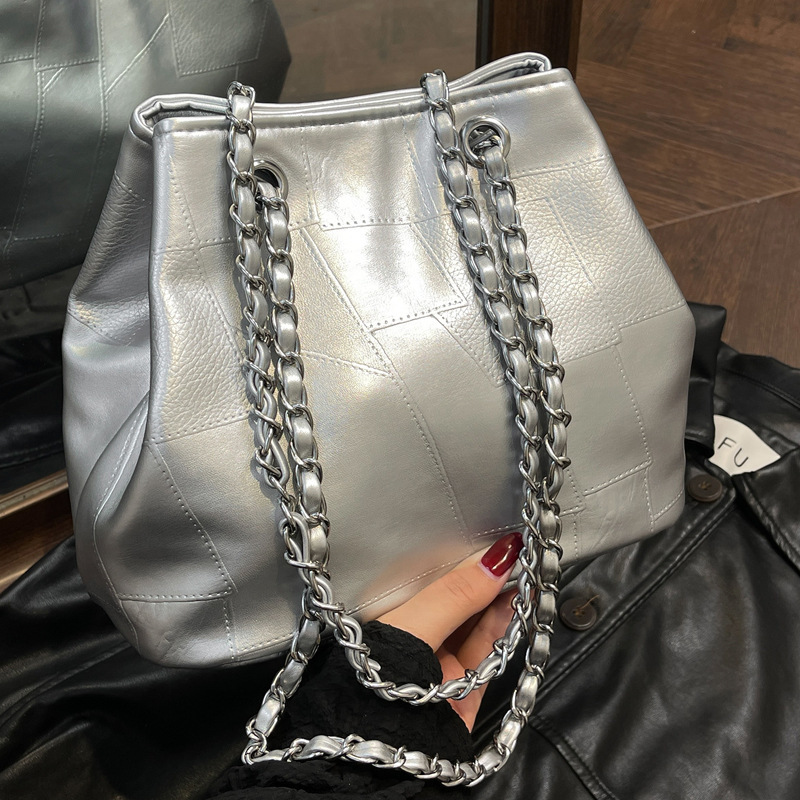 2025S Designer Women S Bag Large Capacity Bucket Women New Fashionable Versatile Chain Shoulder Crossbody Bag With Texture For Work And Commuting Armp