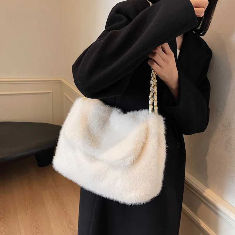 LEFTSIDE Faux Fur Women Shoulder Bags 2025 Luxury Brand Designer Plush Handbags and Purses Soft Warm Winter Chain Crossbody Bag L251106