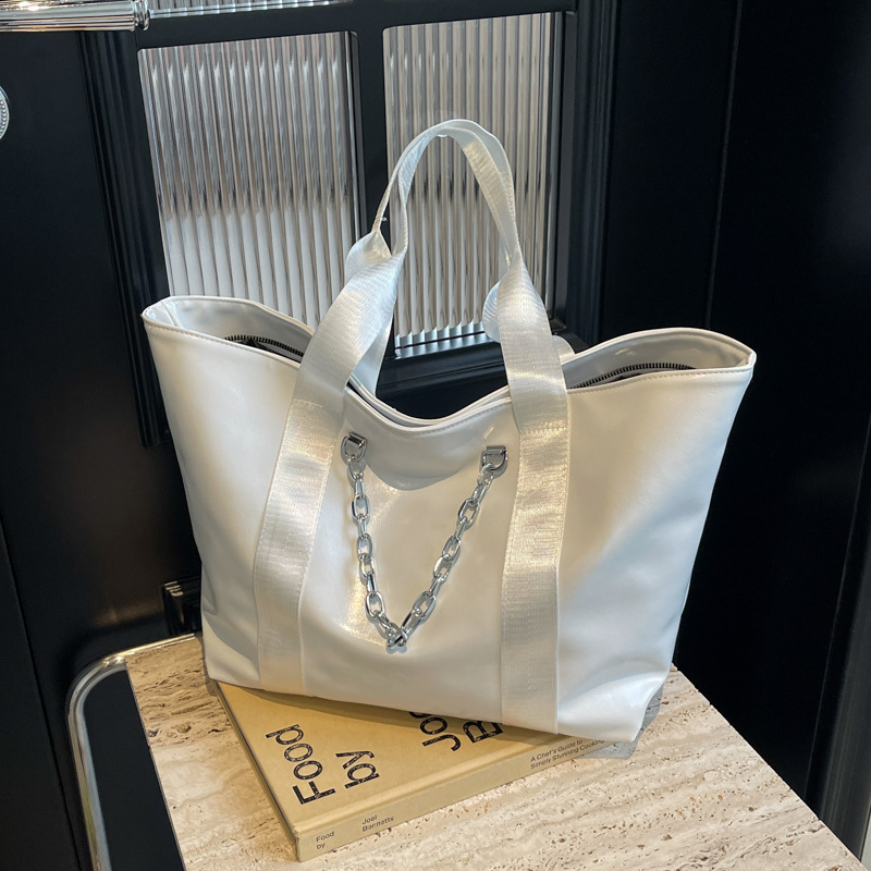 2025S Designer Women S Bag New Women S Handheld Vegetable Basket Lightweight Travel Shoulder Luggage Storage Simple And Versatile Underarm Bag