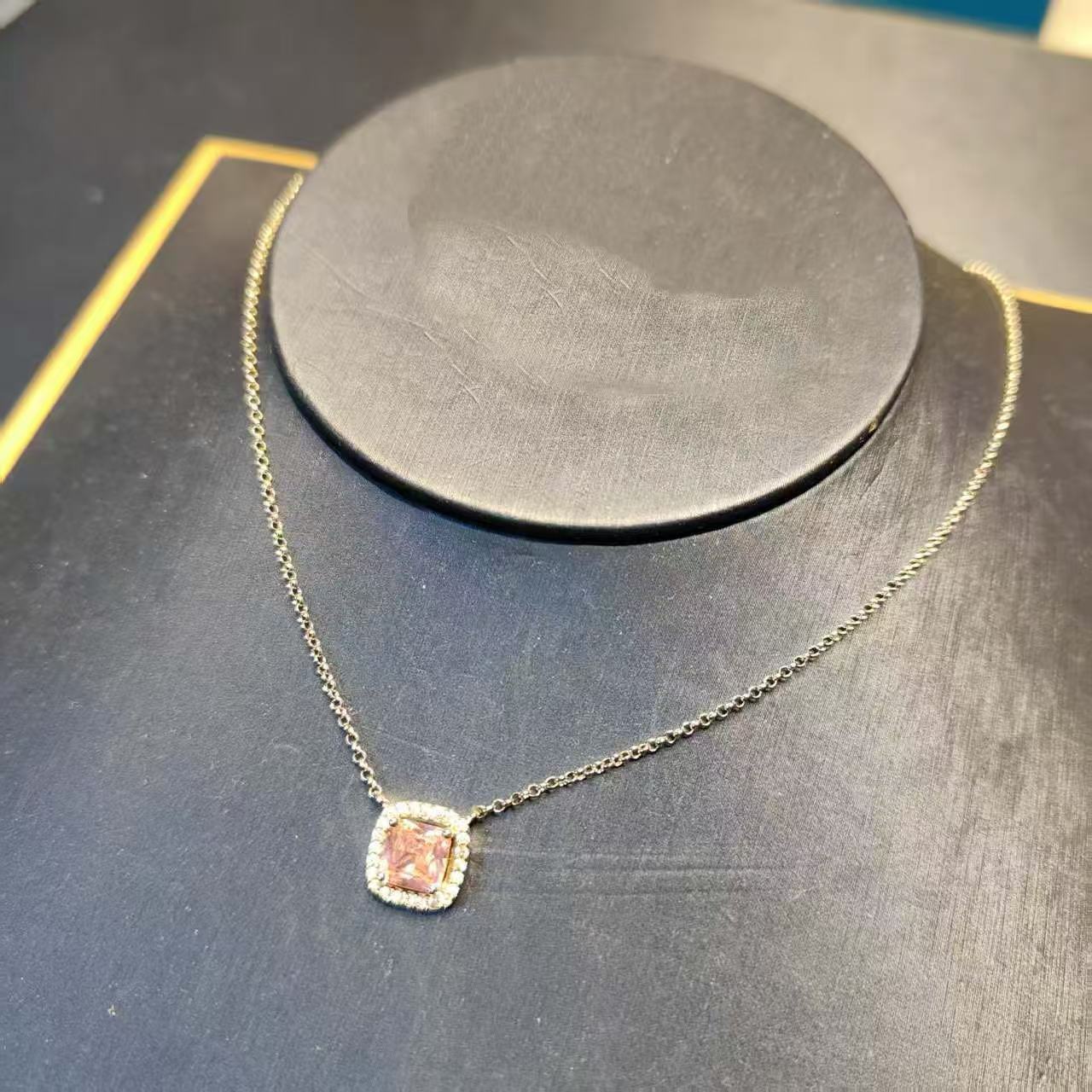 Necklace Designer Jewellery Gold Plated Pig Nose Chain with Letter Pendant and Cubic Zirconia Accents for Sister Gift and Daily Wear High Quality Text