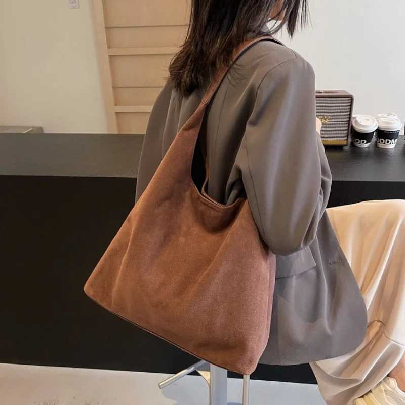 Elegant-chic 2025 New Ladies Luxury Brand Leather Tote Bag Famous Designer Popular Casual ClassicW251106