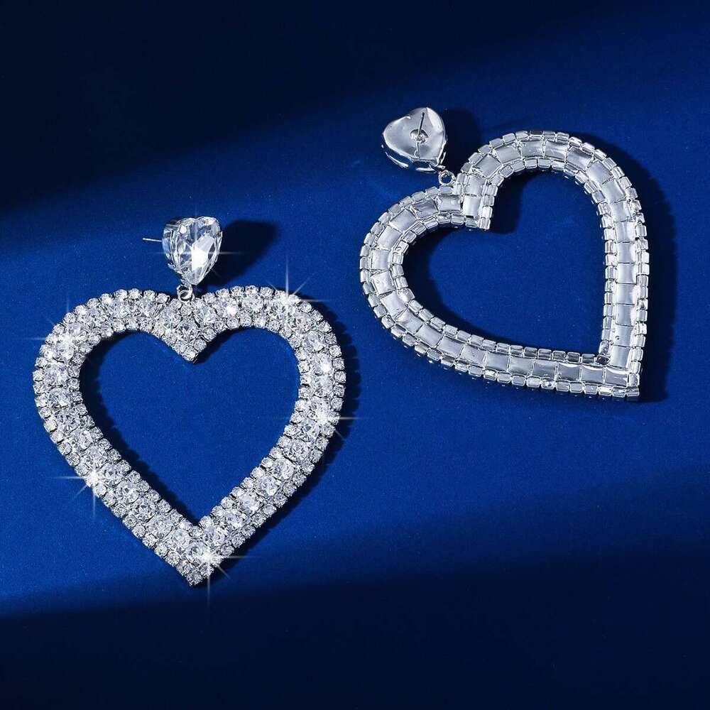 Exaggerated hot high-end feeg, big three drainage dia, welded claw chain, personality exaggerated peach heart water dia earrings