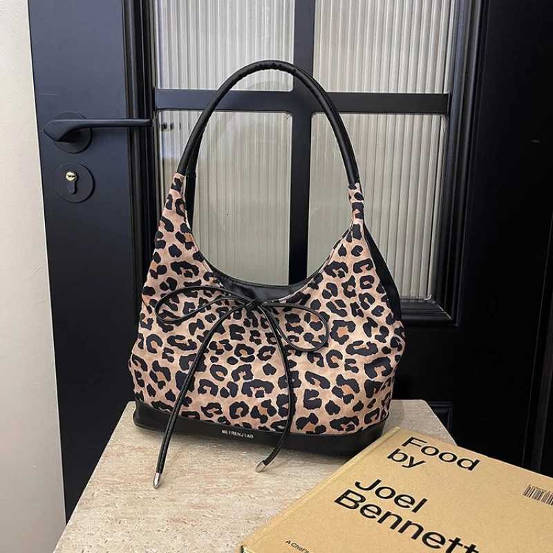 Popular Leather Crossbody Bag For Ladies By Famous Designer Shoulder Bag Convertible Elegant And Lightweight For Daily ErrandsW251107