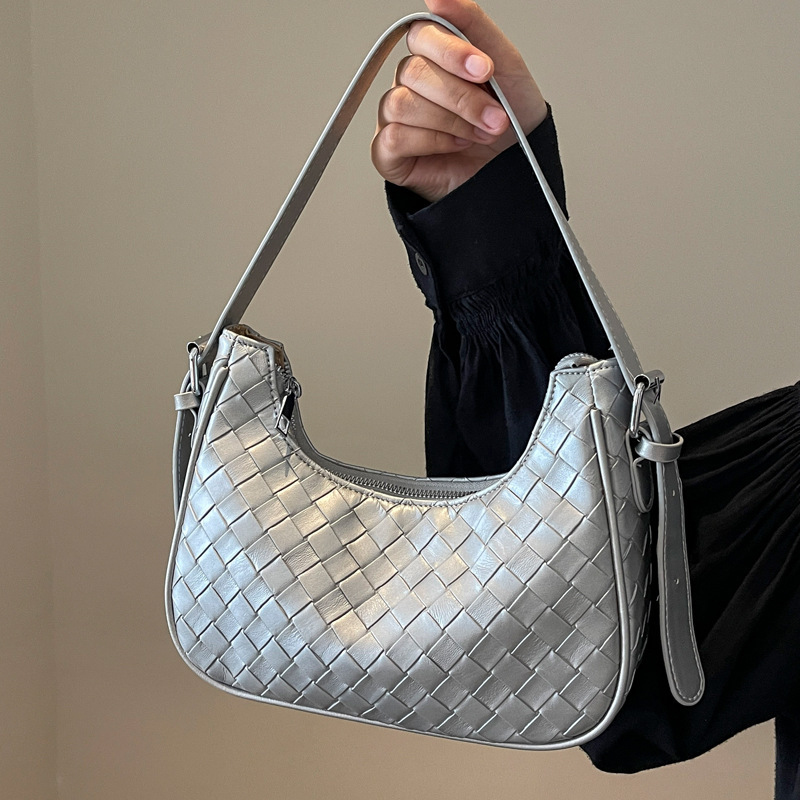 2025S Designer Women S Bag This Year S Popular Hand Held Woven Women S New And Fashionable Versatile Shoulder Commuting Simple Armpit Bag