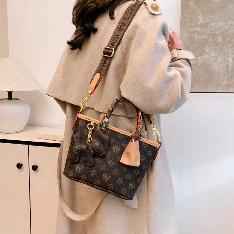 Elegant Leather Crossbody Bag For Ladies Shoulder Bag Convertible Luxury Brand Handbags By Famous DesignerW251106