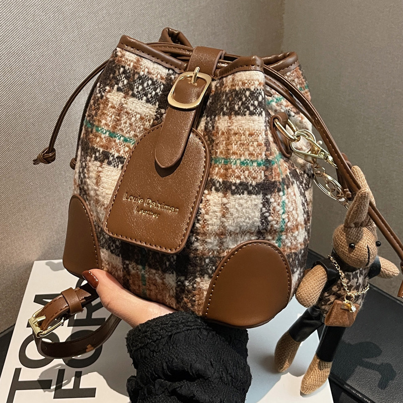 2025S Designer Women S Bag High End Color Blocked Crossbody Bucket Spring New Trendy Plaid Shoulder For Work Leisure Commuting Women S Bag