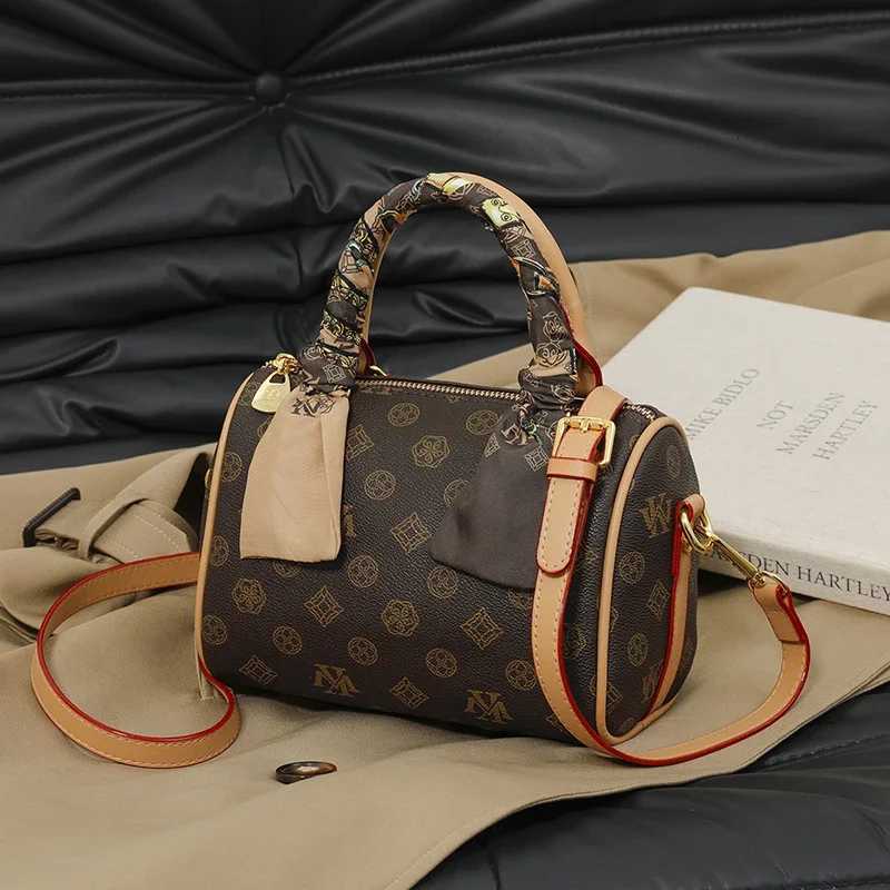 Luxury Designer Leather Crossbody Bag For Women Elegant Shoulder Handbag Ladies Tote Purse Classic Fashionable AccessoryW251106
