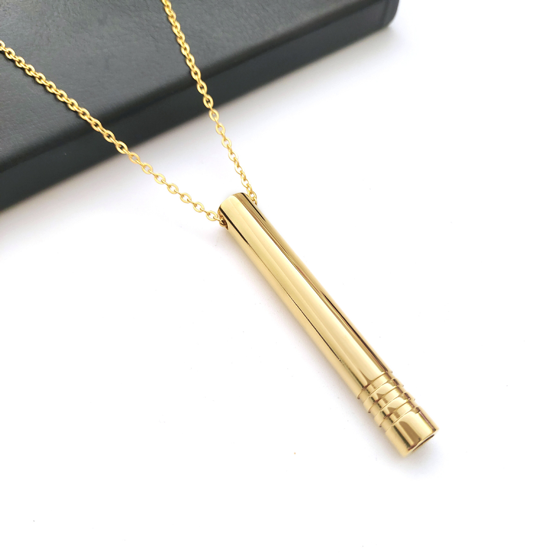 Breathing necklace made of stainless steel, vacuum plated pendant for decompression, calming meditation, relaxation, and anxiety relief