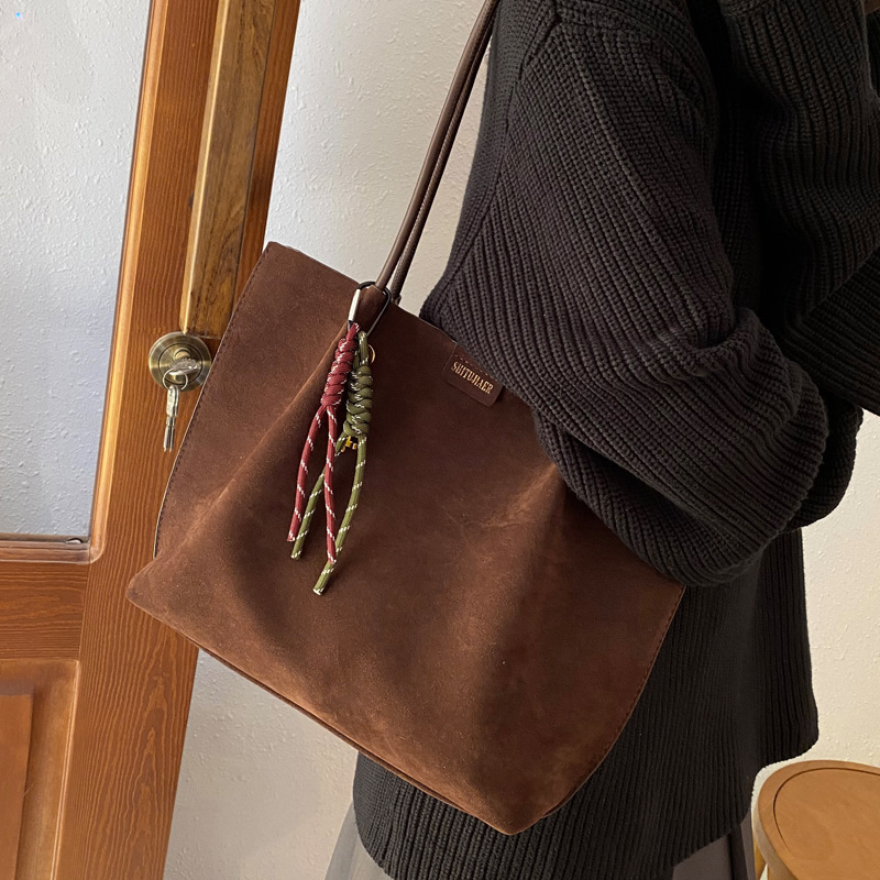 2025S Designer Women S Bag Commuting Large Capacity For Women New Autumn And Winter Women S Shoulder Temperament Trendy Hand Held Tote Bag