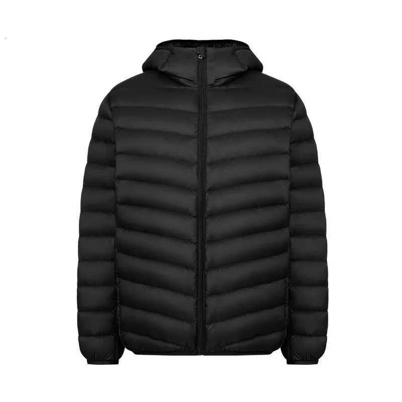 The inner lining of this lightweight and short mens hooded down jacket for autumn and winter is 90 downT251107