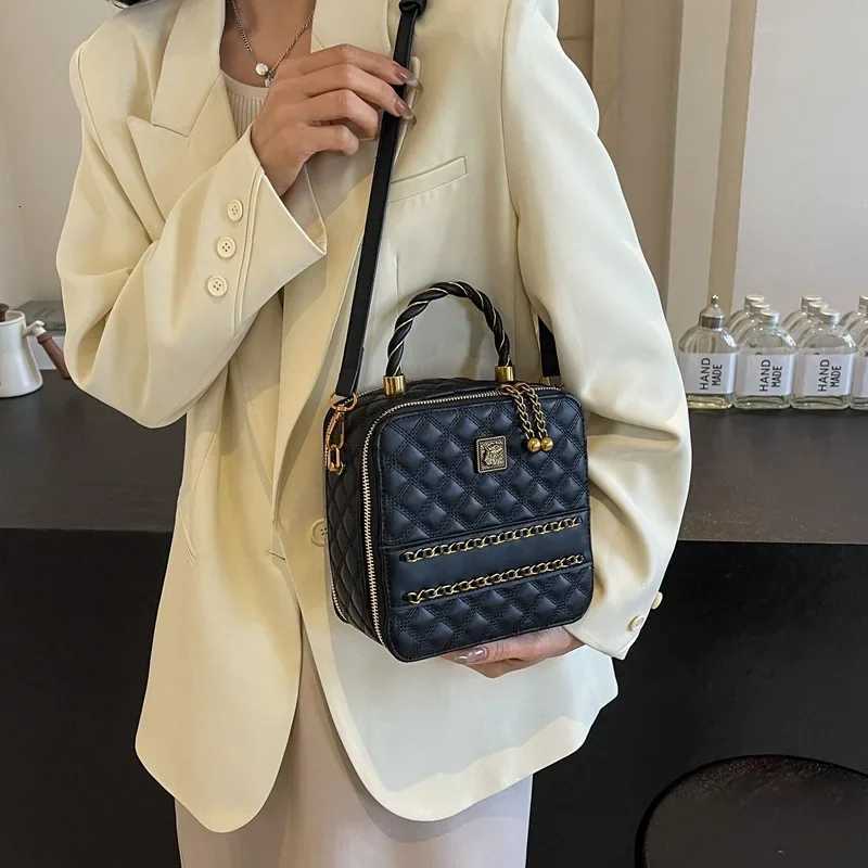 2025 New Womens Premium Box Bag - Niche Design Diamond Chain Shoulder/Handheld/MessengerW251106