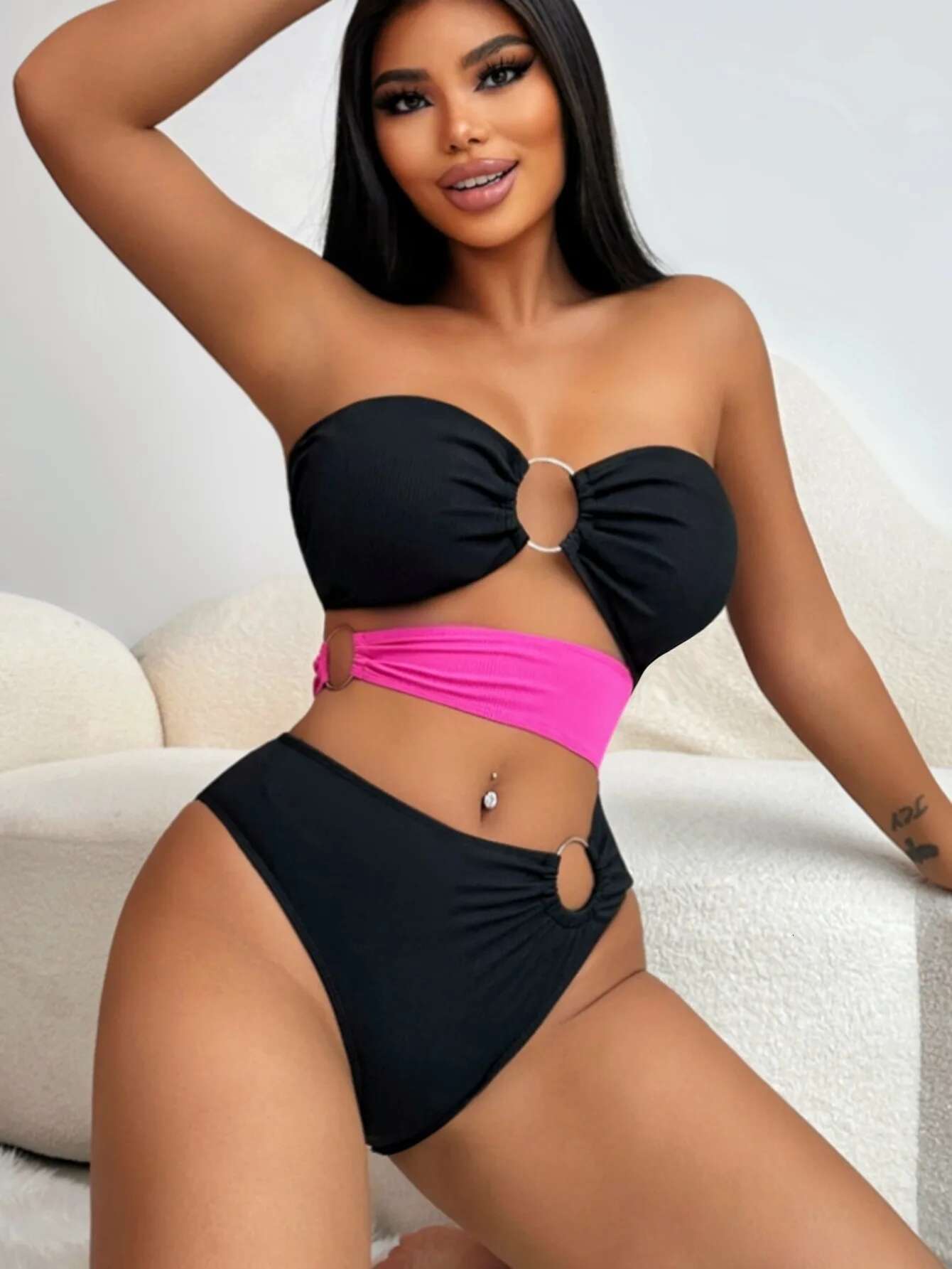 Dongdumaoyi Sexy Bandeau One Piece Swimsuit Women Hollow Out Metal Ring Linked Black Patchwork Backless Swimwear Beach Bathing Suits