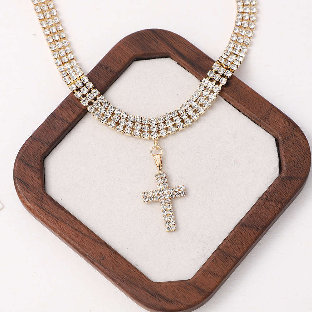 New Dia Pendant Cross Gold Necklace Women's Personalized Shining Lock Neck NEW Chain Jewelry
