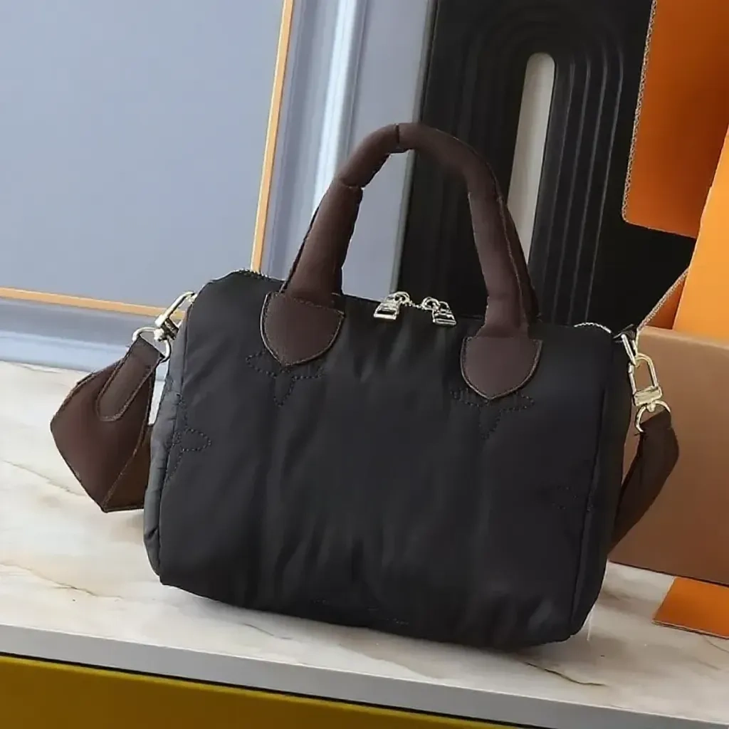 Designer bag tote bag womens shoulder bag crossbody bag luxury handbag chain bag fashionable and casual shoulder bag wallet