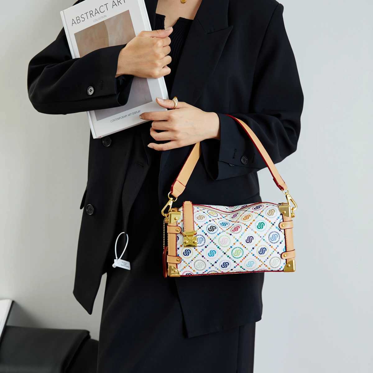 Classic And Elegant Ladies Crossbody Bag In Premium Leather Luxury Brand Handbag By Famous Designer Trendy AccessoryW251106