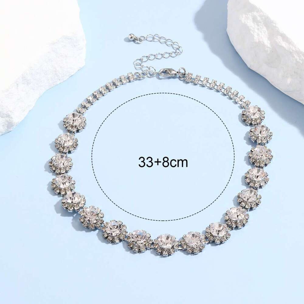 Popular exaggerated punk plum blossom shaped single round small claw inlaid with dias and rhies Korean version neck chain necklace item