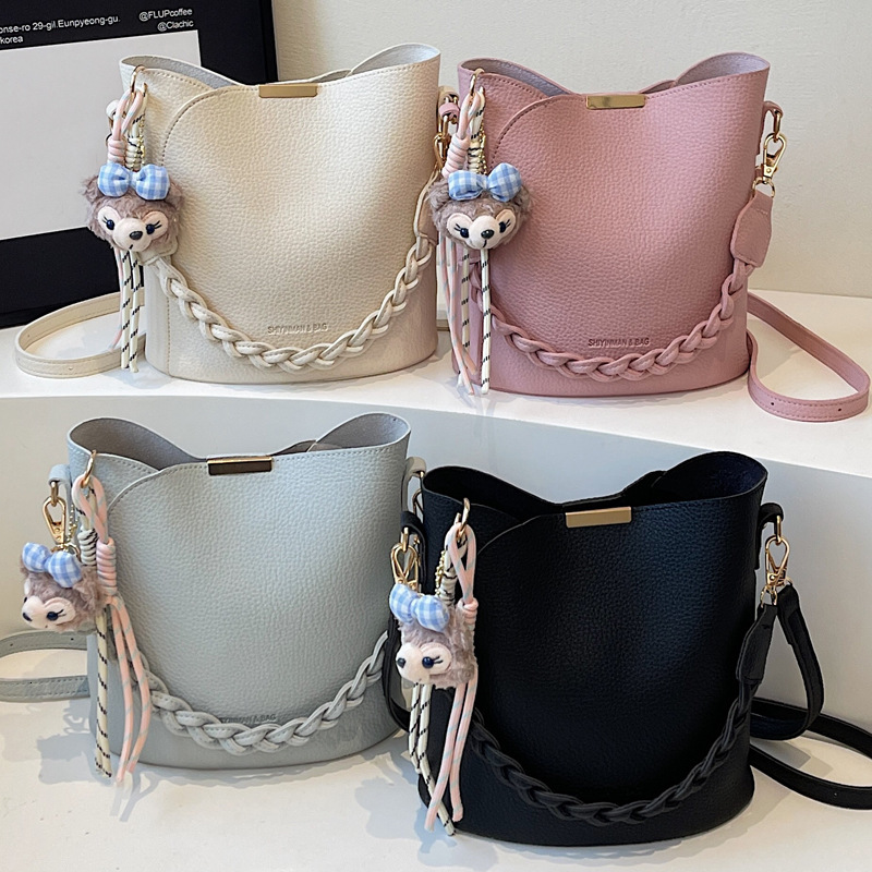 2025S Designer Women S Bag Handheld Bucket For Women New Single Shoulder Korean Version Crossbody Bag Popular Commuting Niche Design Handbag