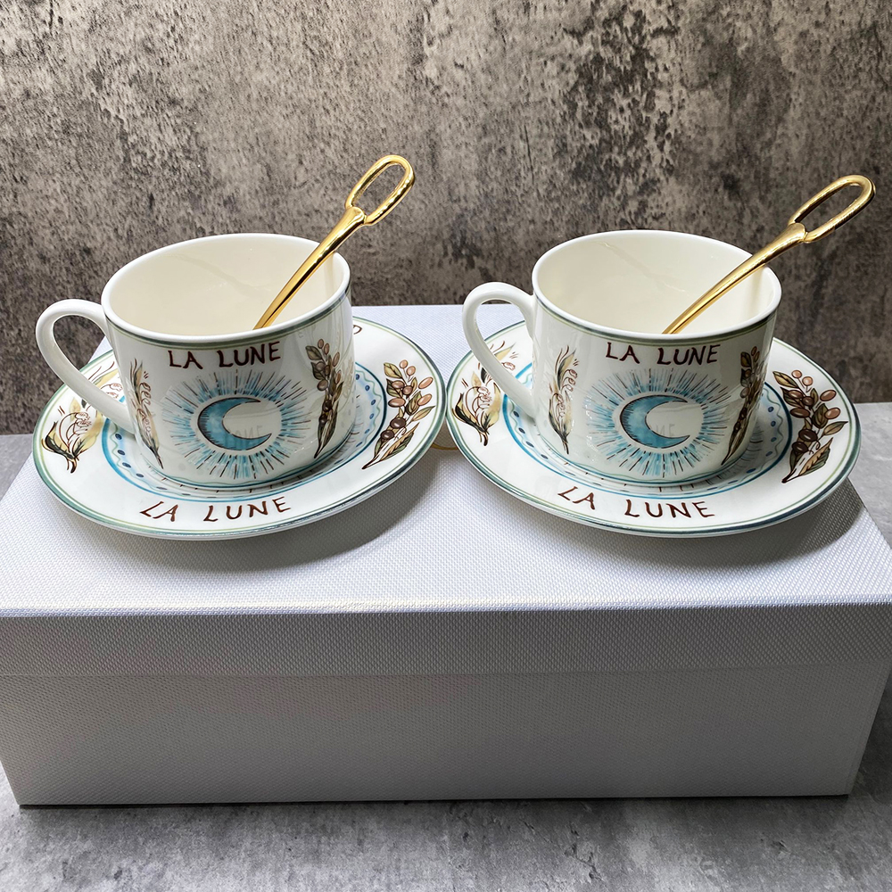 High Quality European Court Figure Oil Painting Bone China Coffee Cup and Saucers coffee cup sets tea cup set party Wedding Gifts