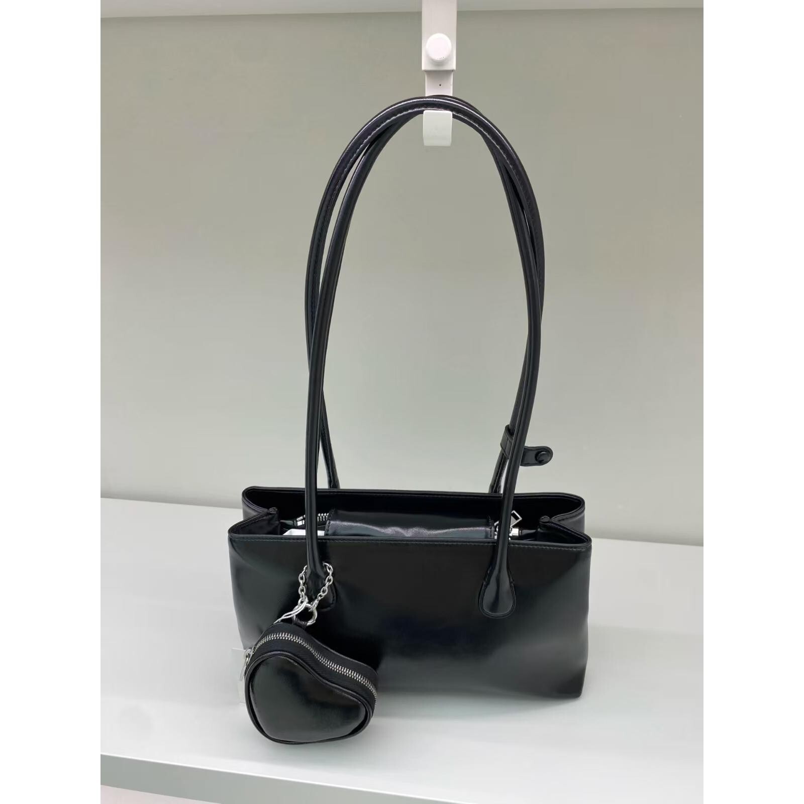 2025S New Model Designer Bag Red Handheld Boston Women S Single Shoulder Tote Premium Commuter Underarm Bag Totebag