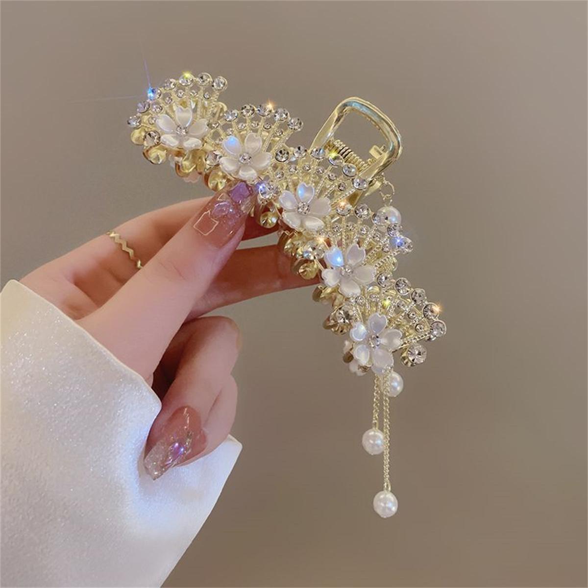 Elegant Layered Floral Clip with Sparkling Rhinestones for Wedding Day Decoration and Daily Use