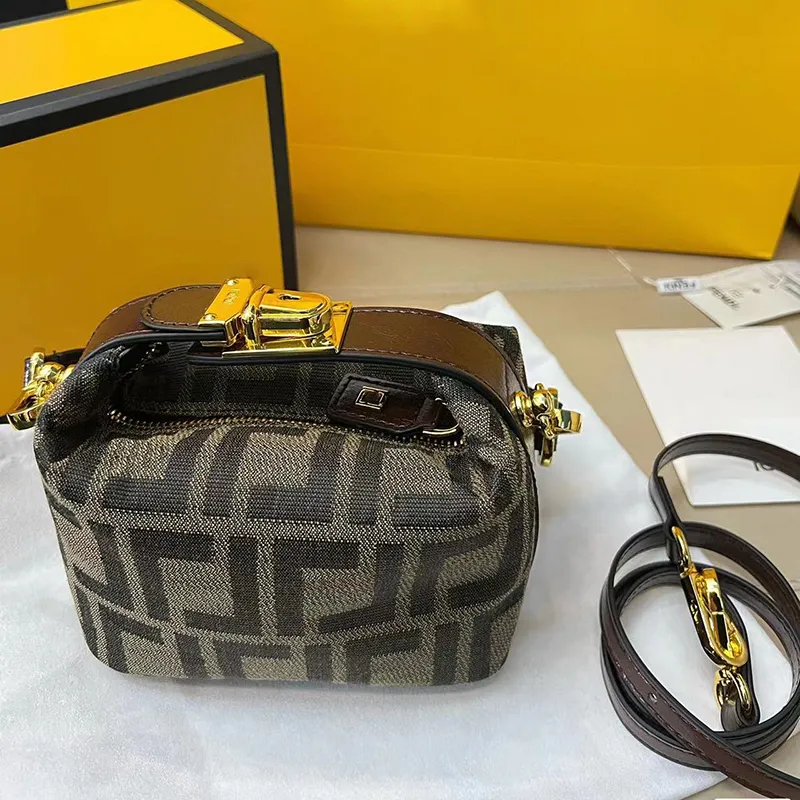 Hot sale bags AAA AAA Cosmetic designer letter Thread design temperament versatile fashion style large capacity makeup bag box nice good shoulder bags handbags