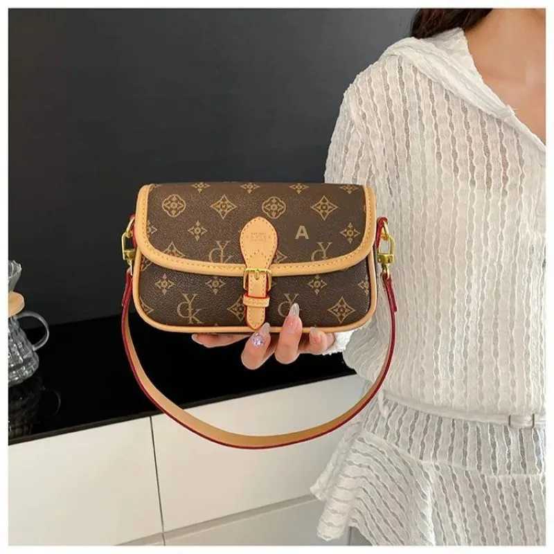 Fashionable Vintage Floral Tofu Cube Crossbody Bag Versatile Lightweight Luxury Handbag Single Shoulder Bag for All OccasionsW251107