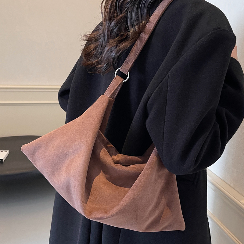 2025S Designer Women S Bag Leisure Commuting For Women Large Capacity New Autumn And Winter Versatile Single Shoulder Crossbody Bag Women S Dumpling B