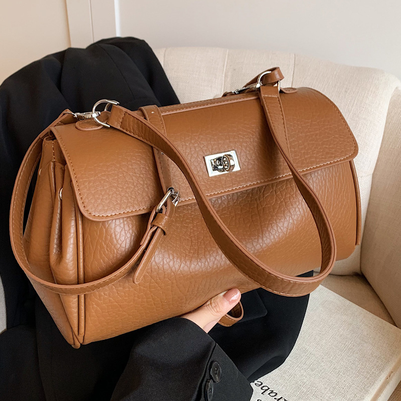 2025S Designer Women S Bag Korean Niche Hand Held Commuting Women S New Trendy Single Shoulder Kelly Large Capacity PU Crossbody Bag