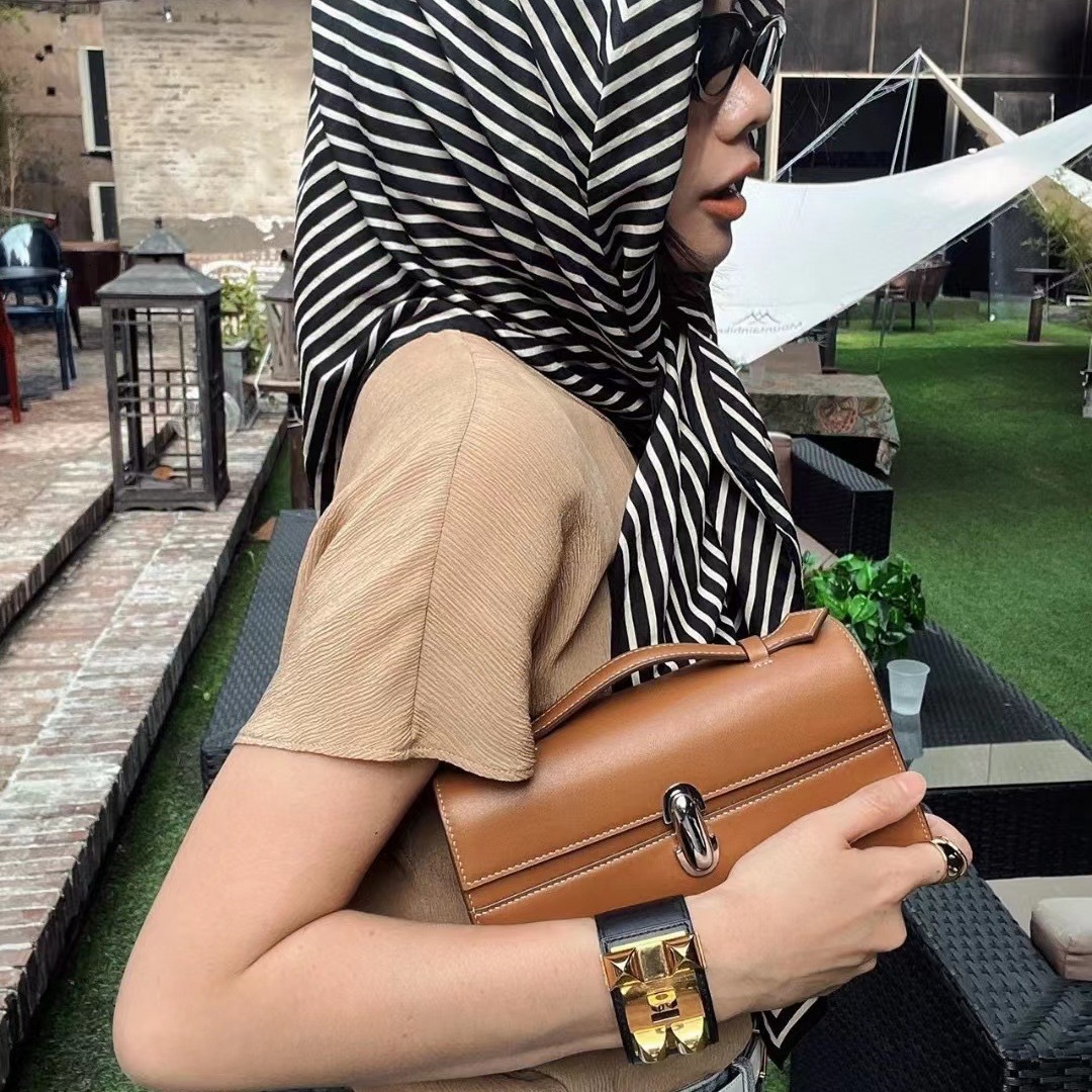 2025S New Model Designer Italian Niche High End Light Women S Suede Frosted Flip Small Square Leather Handbag Totebag Hand Shoulder Bag