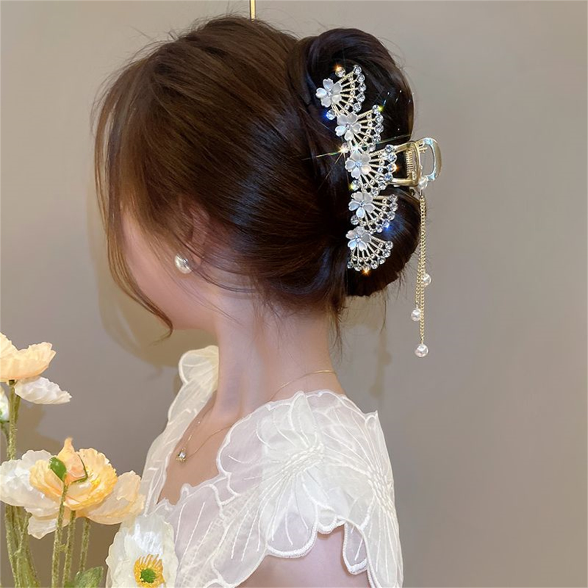 Elegant Layered Floral Clip with Sparkling Rhinestones for Wedding Day Decoration and Daily Use