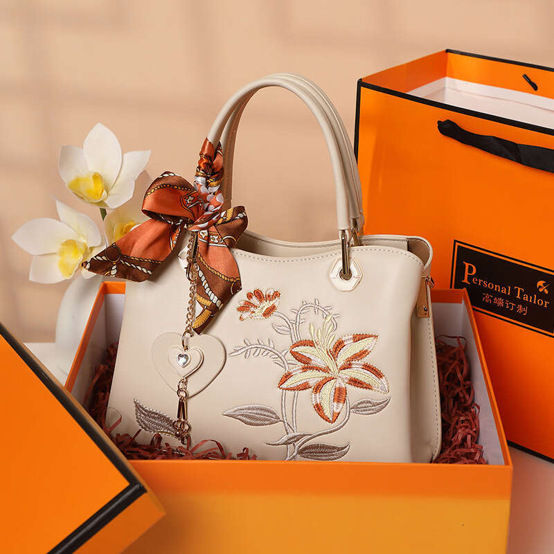 Designer Bag Hot Sale Embroidered New Mom Red Wedding Gift For Elderly Mother In Law Handbag Crossbody Women S