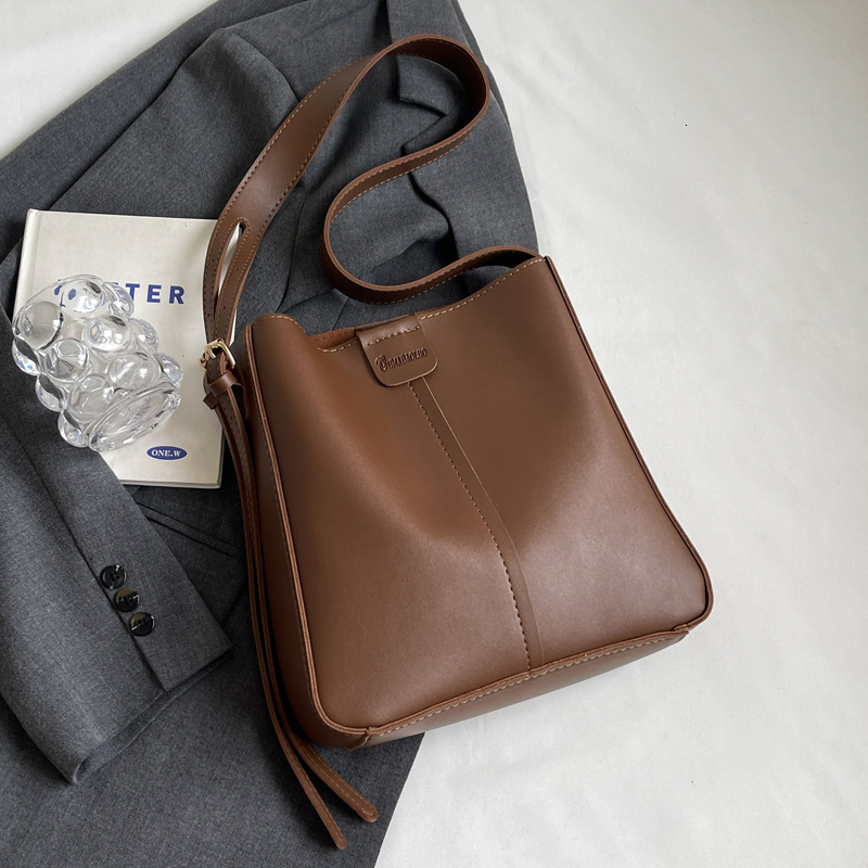 2025S Designer Women S Bag This Year S Popular Shoulder For Women Capacity New Fashion Autumn Versatile Broadband Crossbody Bag Extra Large Bag