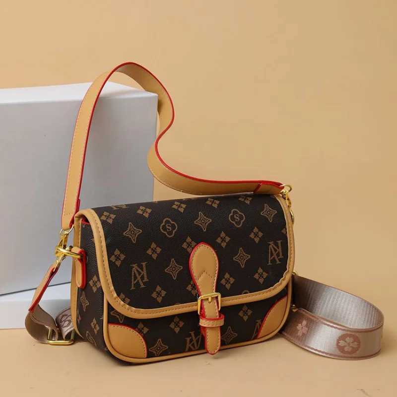 Womens High-Quality Crossbody Bag Leather Messenger Design Classic Elegant Tote With Spacious Interior Luxury Brand LadiesW251107