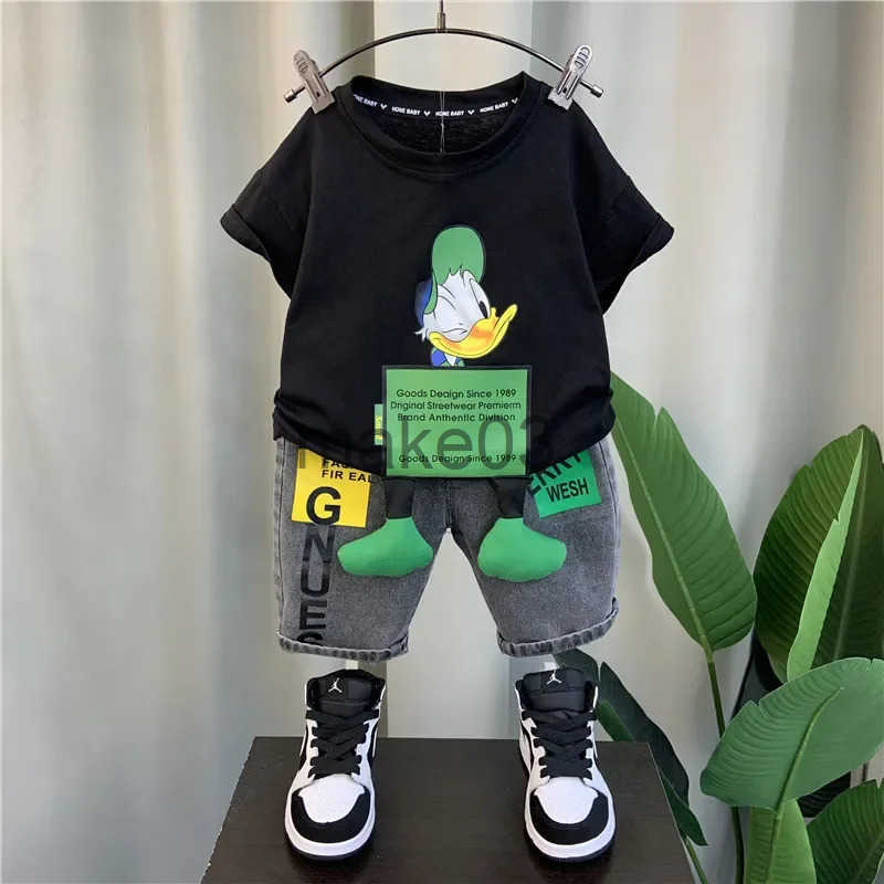 2024 Summer Clothing Boys Wear Short sleeved Striped T-shirt+Black Denim 2Pce Childrens Fashion Song Set J250403