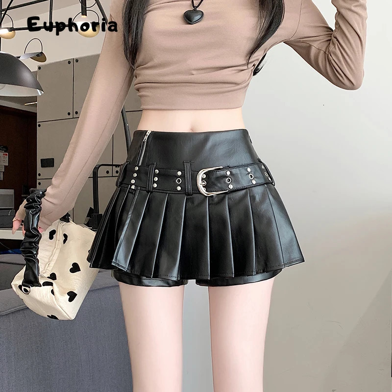 womens punk retro Aline pleated leather skis Y2k mini shorts Harajuku Nymphet Emo 2000s 250324