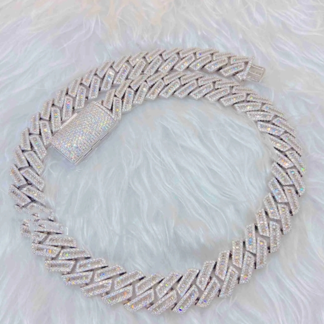Elegant Fine Jewelry Cuban K Chain with Sparkling VVS Moissanite Accents for a Bold Statement Look