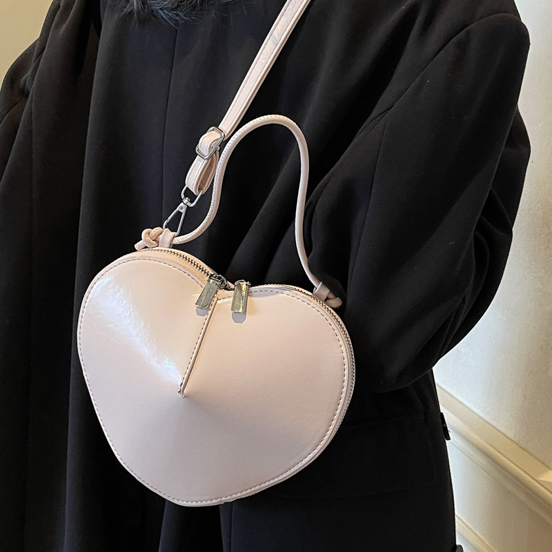 2025S Designer Women S Bag Red Women S New High End Texture Niche Winter Single Shoulder Crossbody Bag Internet Famous Simple Peach Heart Small Bag