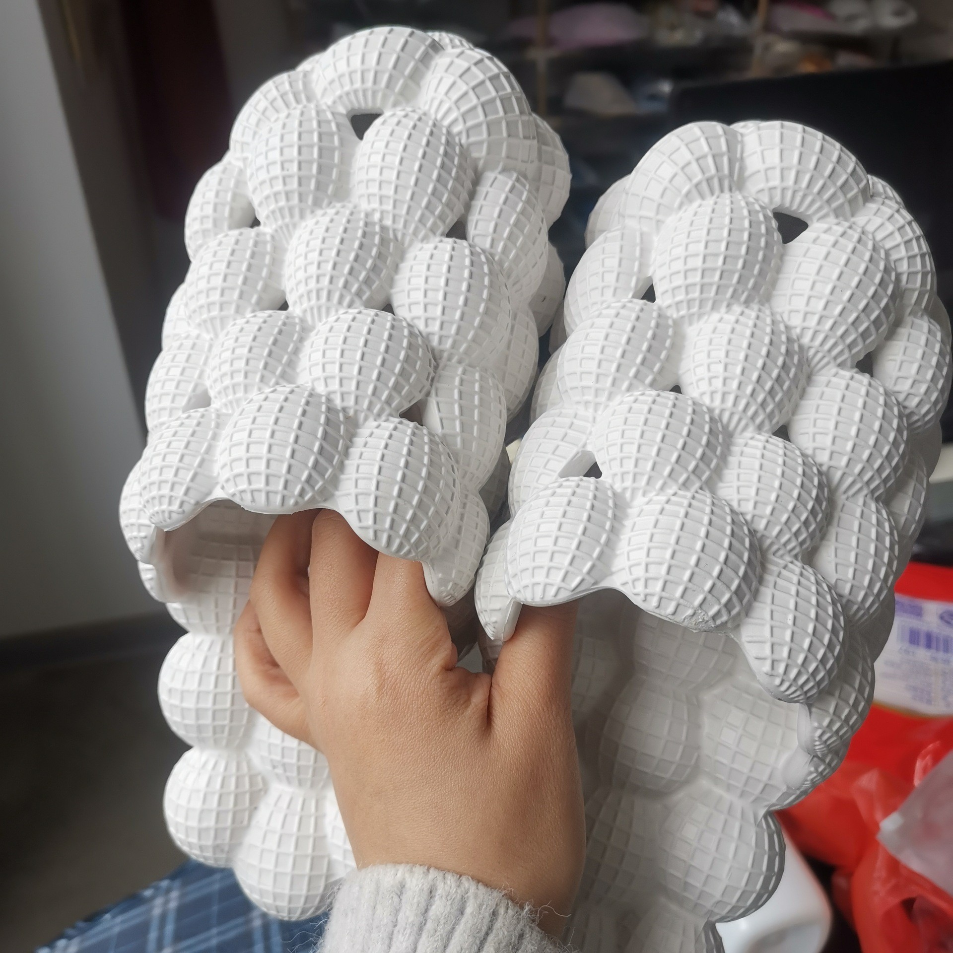 2025 spring and summer burst fashion bubble slippers women men home soft bottom couple bathroom sandals large size 46 kinds of colors to choose from