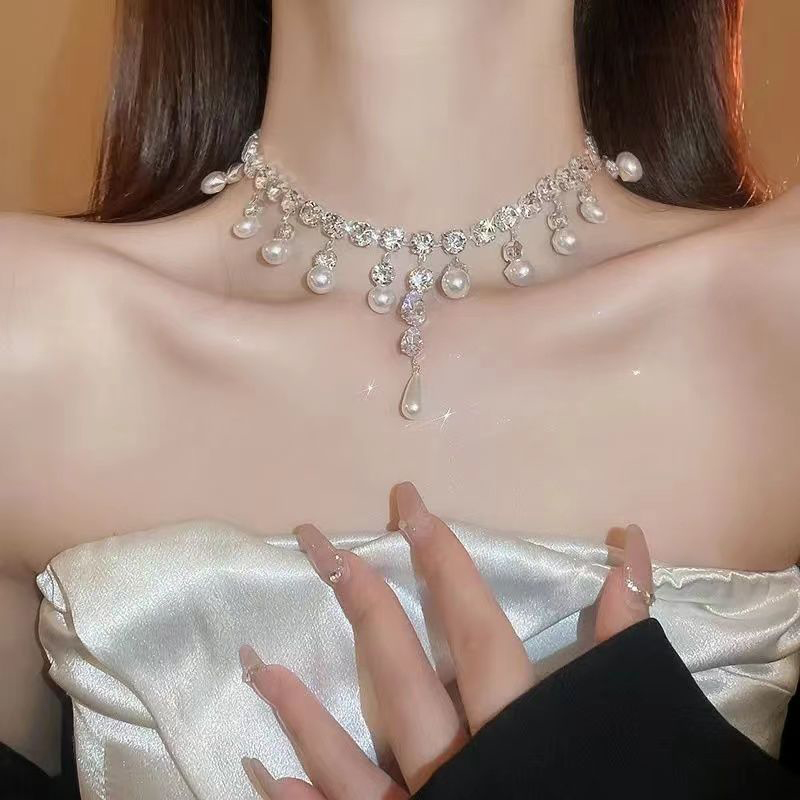 Fashionable Female Simulated Pearl Chain with Dazzling Drop Charms Suitable for Any Event