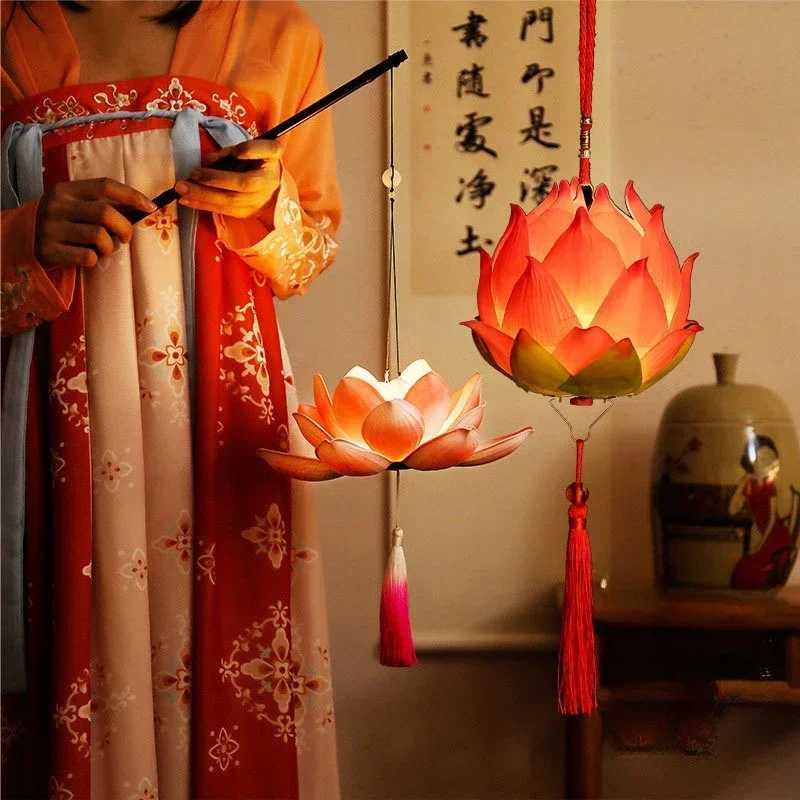 2024 New Mid-Autumn Festival Lotus Lantern Hand Held Glowing Light Lotus Lantern Chinese Festive Atmosphere Decoration Prop W251107