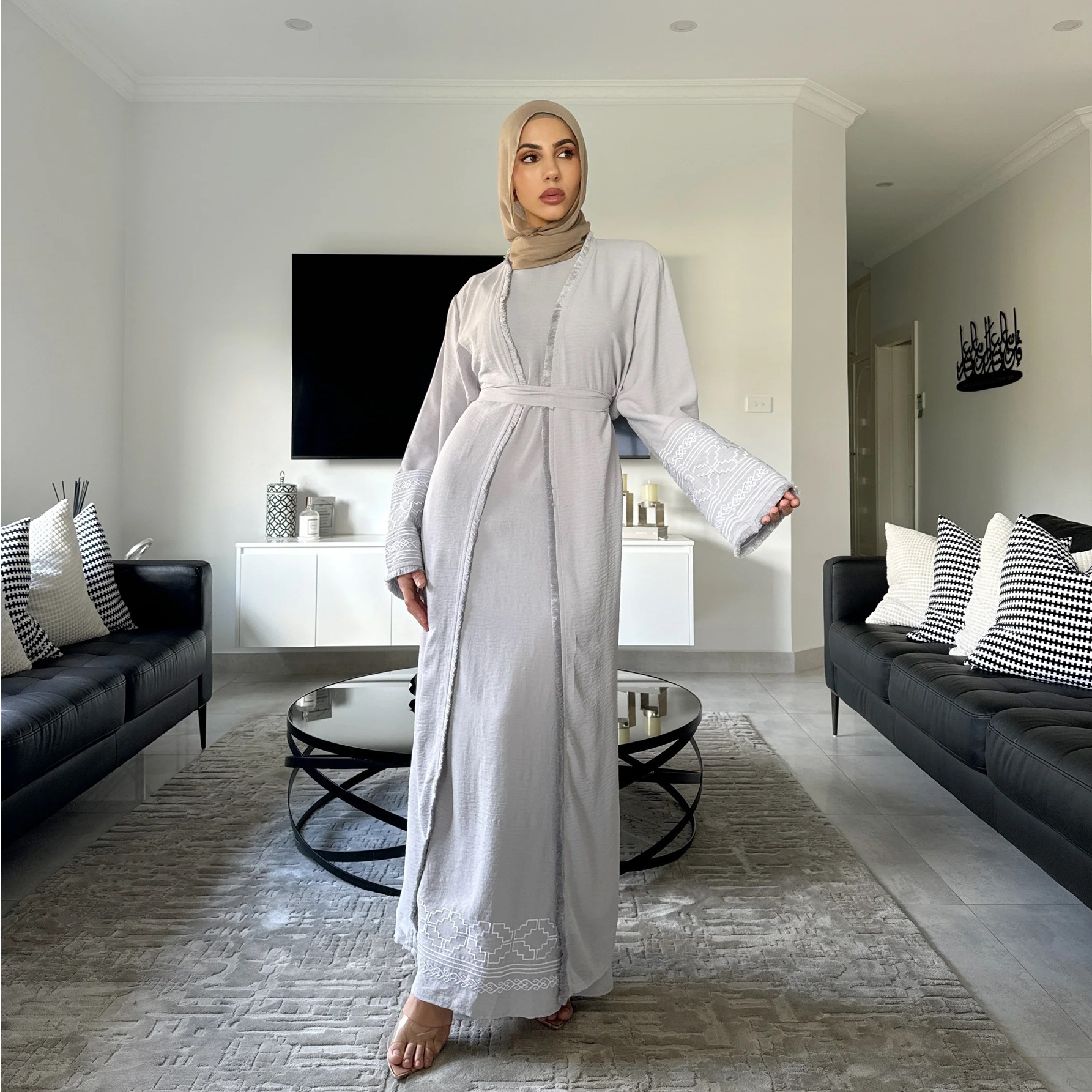 Abaya Boutique Embroidery Fashion Tassel Edge Cardigan Robe Muslim Dress