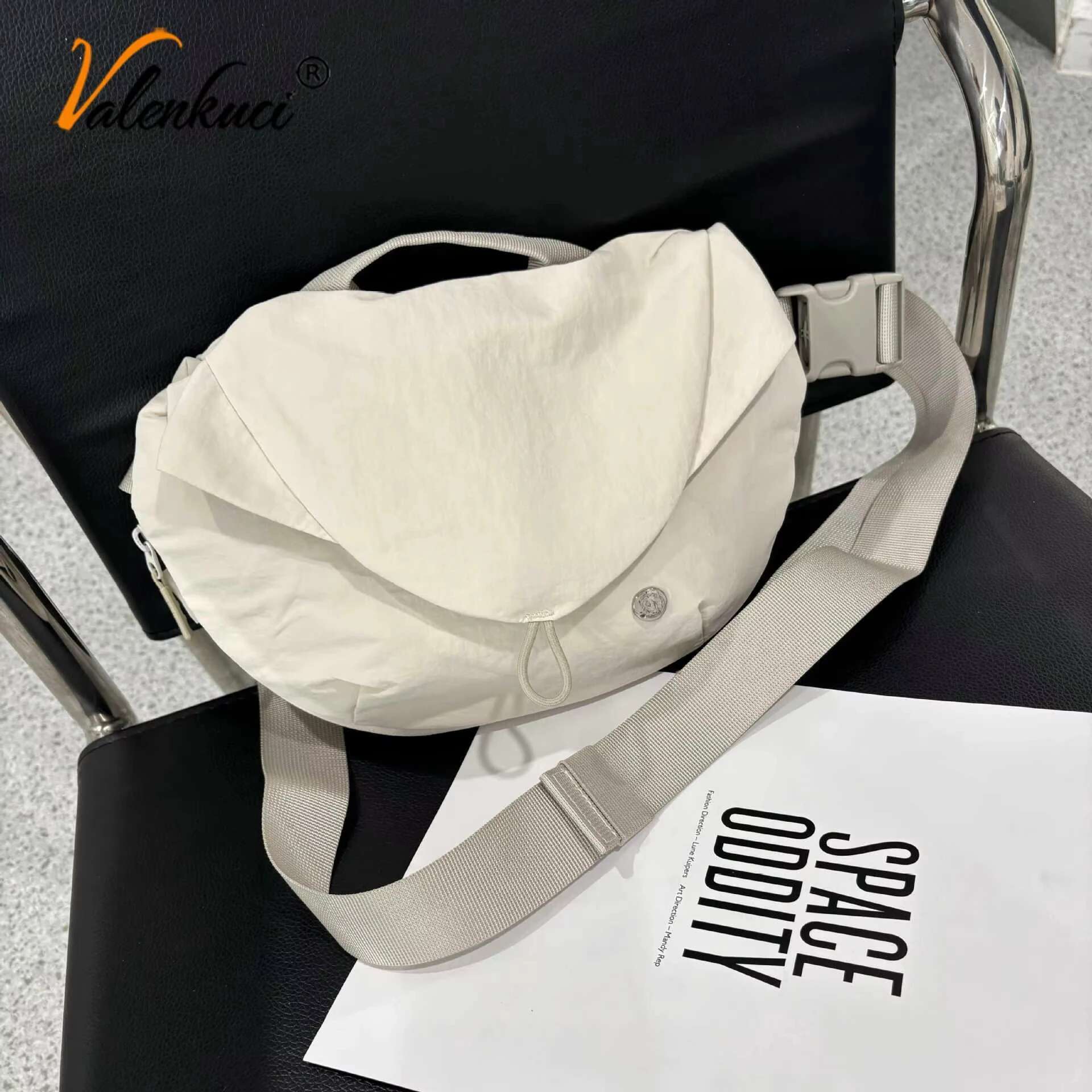 L-Fashionable Spring Summer New Crossbody Bag Men's And Fiess Waist Women's New Casual Sports Chest Bag Women LU