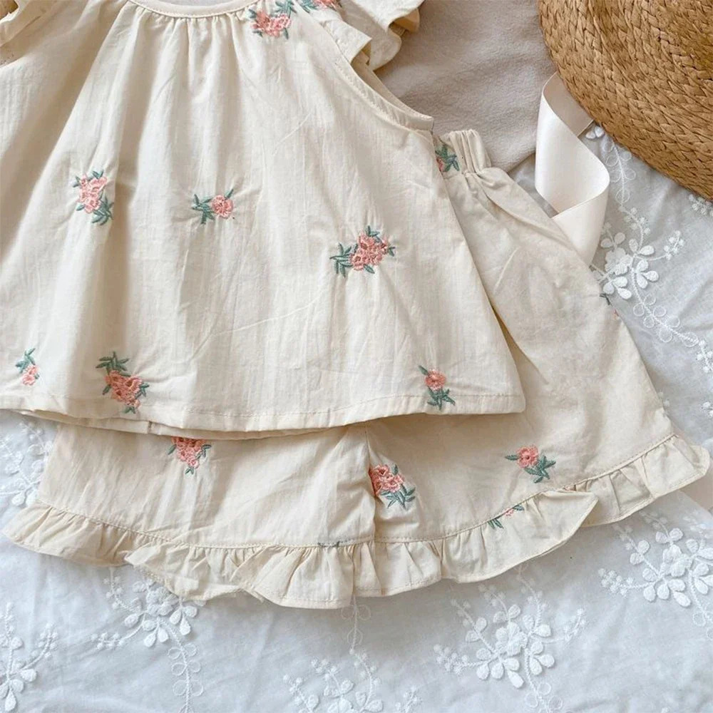 Girls Summer Fashion Set Childrens Flower Print Flying Sleeve TopShorts Two Piece Cute Little Girl Refreshing Set 250407