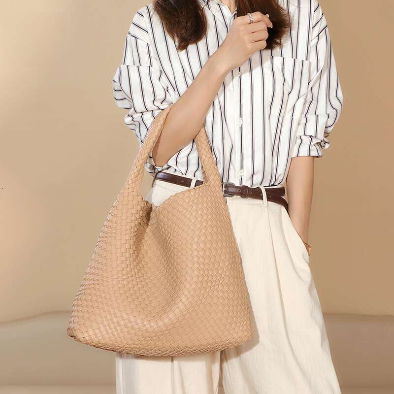 Handmade woven bag for women, fashionable casual hand-held shoulder Korean version, large capacity mother and child armpit bag, factory direct sales, 