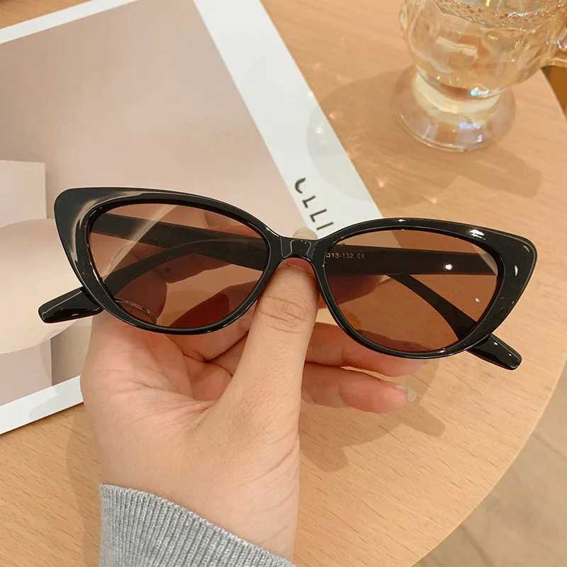 Vintage Small Frame Cats Eye Sunglasses Women Brand Designer Tawny Sun Glasses Mens Outdoor Fashion Eyewear UV400 Gafas De SolC250411