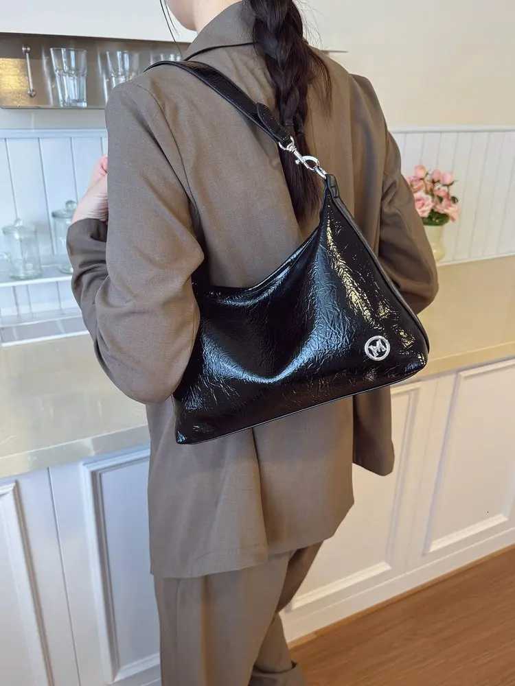 Classic Designer Paris Inspired Women Leather Crossbody Bag Elegant Fashionable TrendyW251106