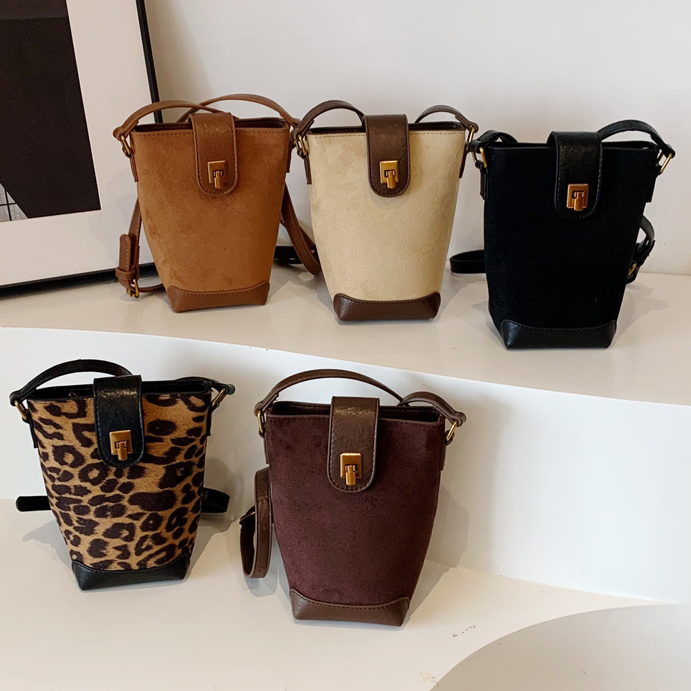 2025S Designer Women S Bag Bucket Women S Korean Version Niche Simple Casual Shoulder New Trendy And Stylish Crossbody Bag