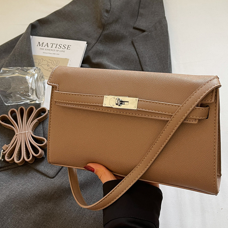 2025S Designer Women S Bag New Kelly For Women Fashionable French Style Armpit With High End Design Hand Held Bag