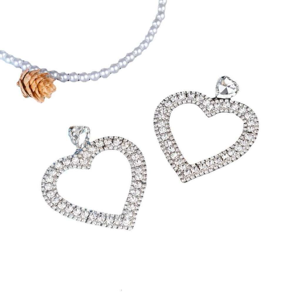 Exaggerated high-end feeg, big three drainage dia, welded claw chain, personality exaggerated peach heart water dia earrings