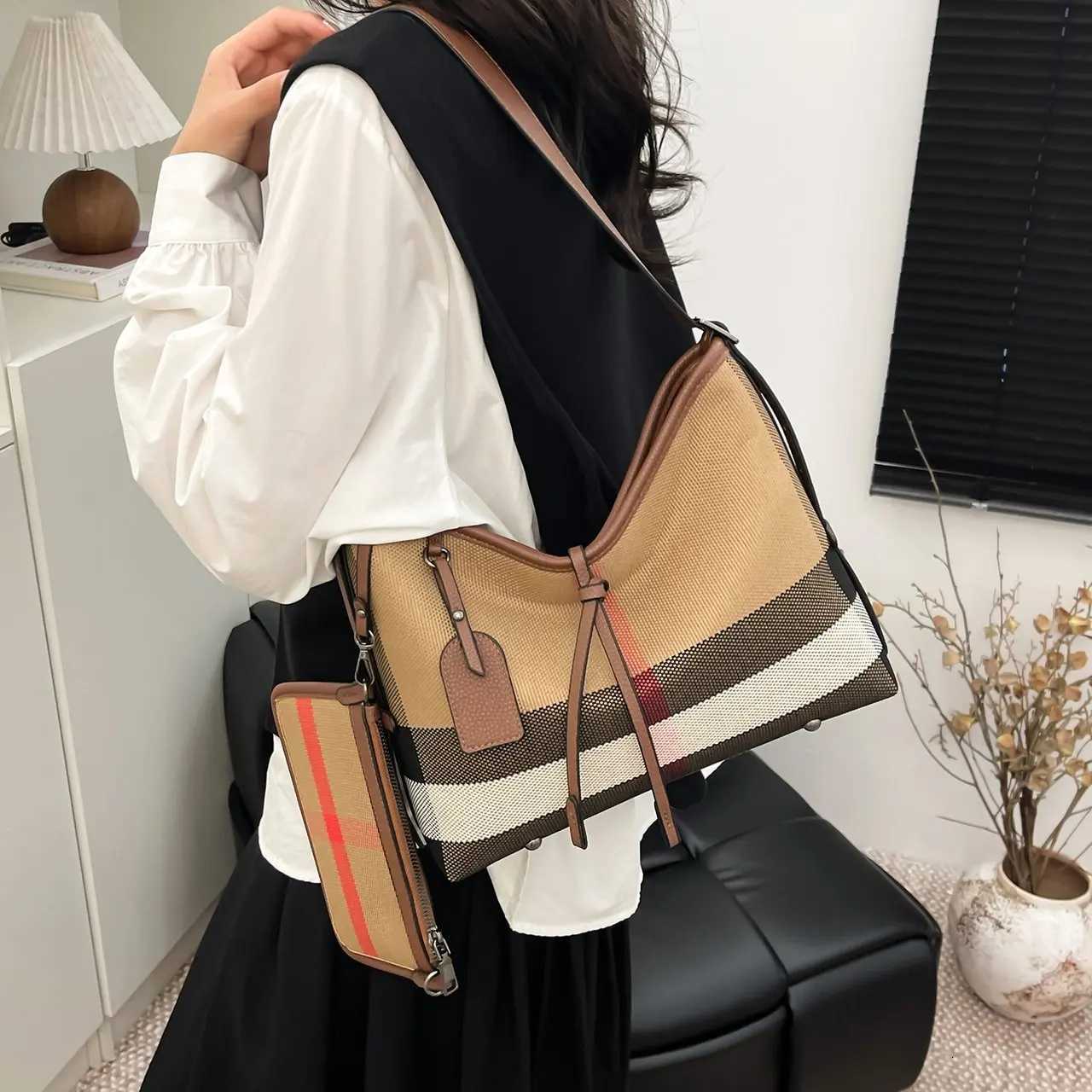Elegant Crossbody Messenger Bag For Women Leather Handbags Tote Shoulder Bag By Famous Brand Classic And ChicW251107